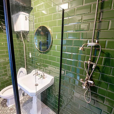 The Victoria Scarborough