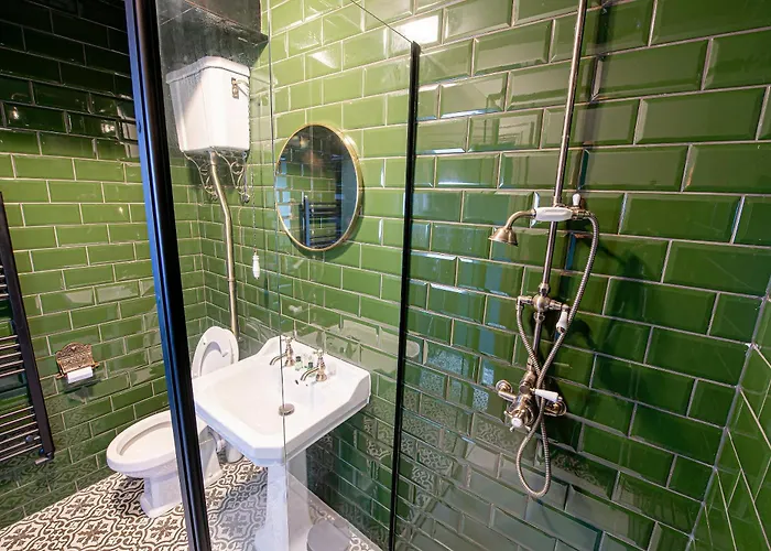 The Victoria Scarborough